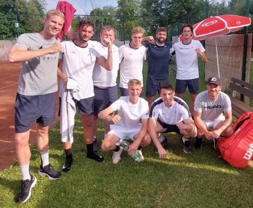 Die Herrenmannschaft feiert ersten Bundesliga-Sieg in Hartberg